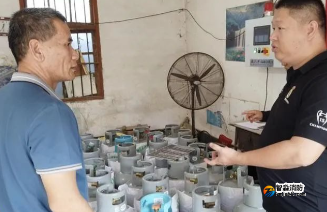 摞命！辦公室竟存放47只燃氣重瓶！
